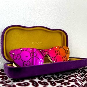 AUTHENTIC GUCCI
Metal Rimless Star Studded Monogram 90mm Sunglasses Mirror Pink
